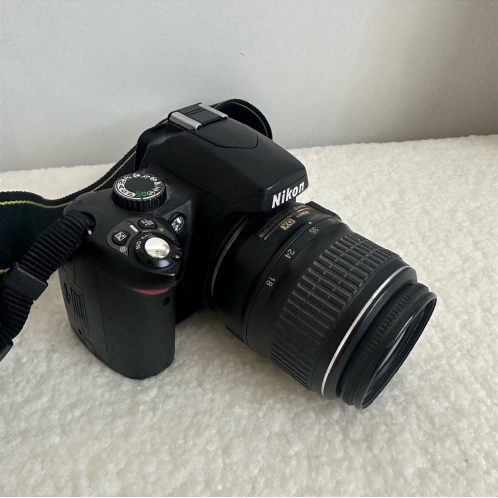 Nikon - Picture 3 of 4